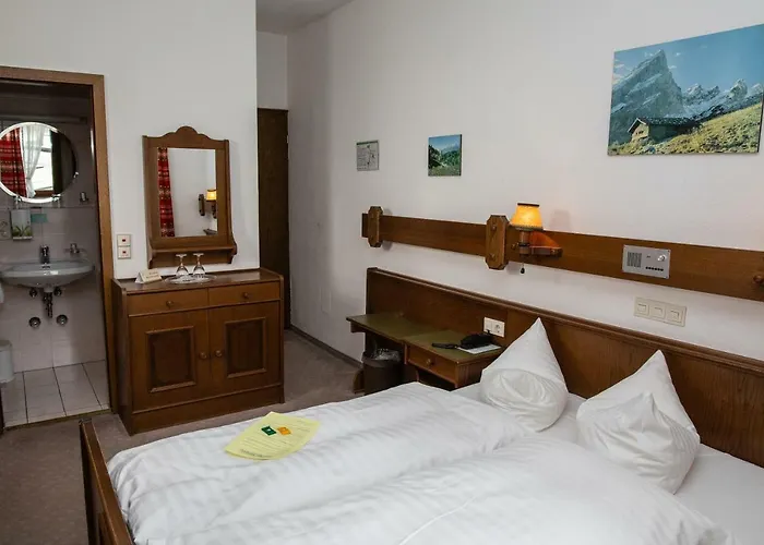 Hotell Vier Jahreszeiten 3*