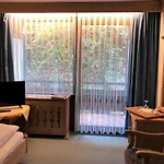 Vier Jahreszeiten Отель