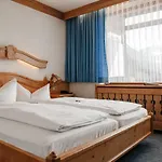 Отель Vier Jahreszeiten 3*