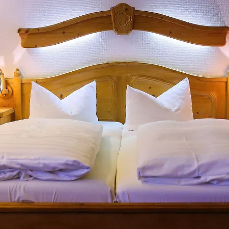 Vier Jahreszeiten Hotel 3*