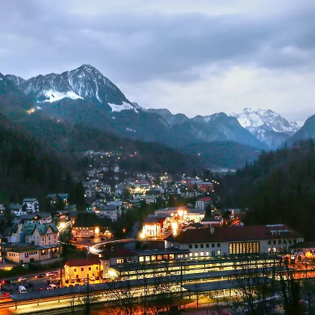 Vier Jahreszeiten Hotel 3*
