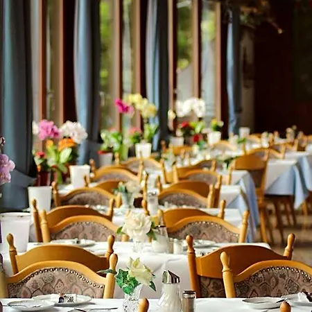 Vier Jahreszeiten Hotel 3*