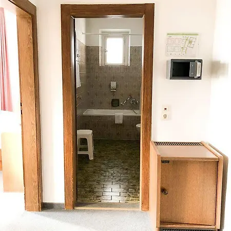 Vier Jahreszeiten Hotel 3*