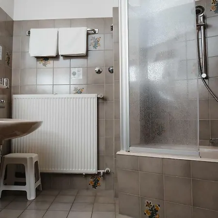 Vier Jahreszeiten Hotel 3*
