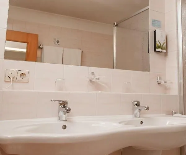 Vier Jahreszeiten Szálloda